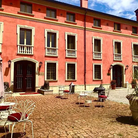 فندق Montanarini 4*