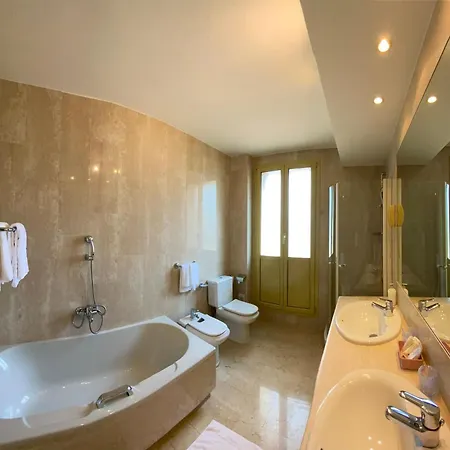 فندق Montanarini 4*