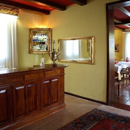 ホテル Montanarini